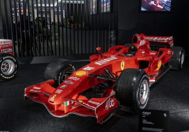 استخدام الروبوتات في الطب: الجراحة الذكية ومستقبل العلاج